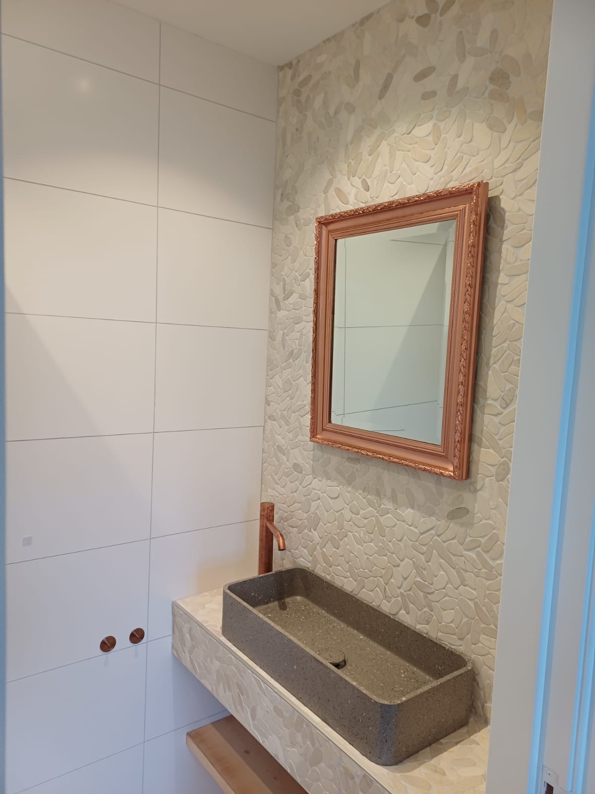 Wastafel in de badkamer